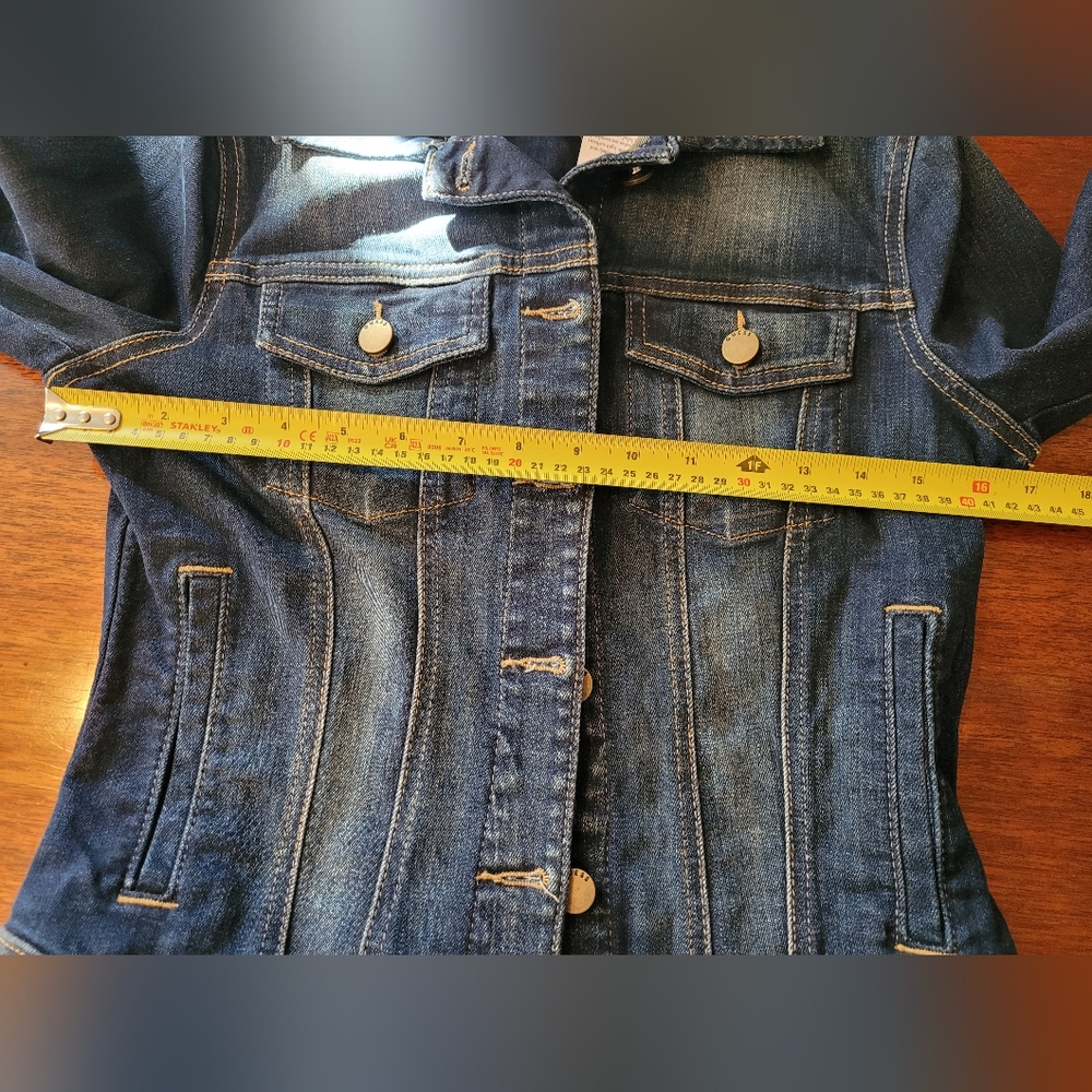 NWT Guess womans jean jacket. Size small. - Picture 9 of 9